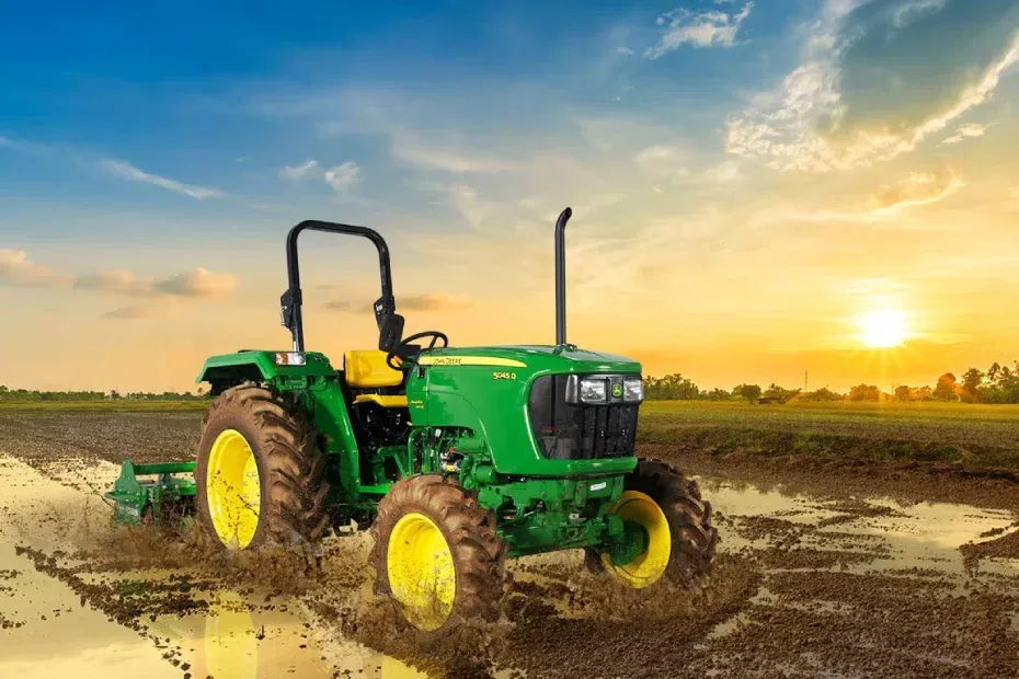 John Deere 5045 GearPro 4WD Right Front Three Quarter